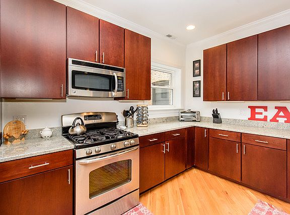 4th image of 1455 W Winnemac Ave #2