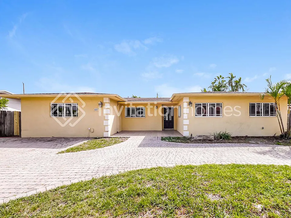 623 W 63rd Dr