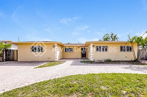 623 W 63rd Dr Photo 1