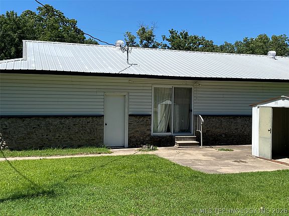 2nd image of 421364 E 1164th Rd