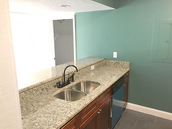 4th image of 5016 Sherwood Ln #3925-6