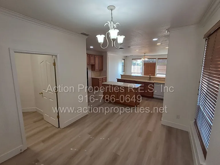 6145 Crater Lake Dr — Photo 48