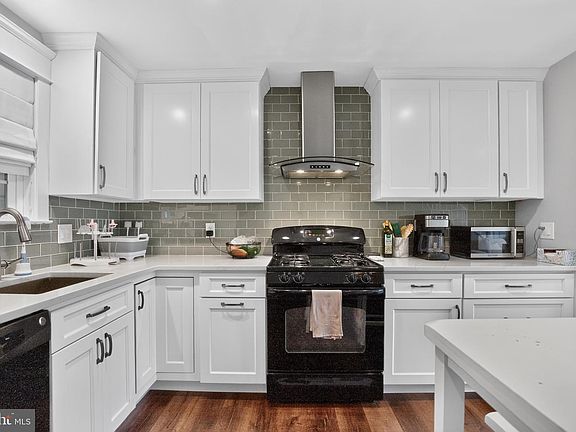 3rd image of 119 Virginia Ave