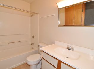 8104 Strawberry Hill Rd, Lewis Center, OH 43035