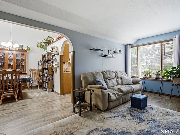 3rd image of 33 Cortland Way #33