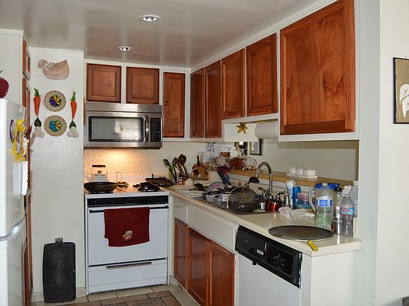 5th image of 8847 Willis Ave #19