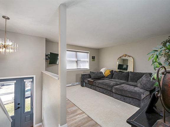 4th image of 283 S Brady St