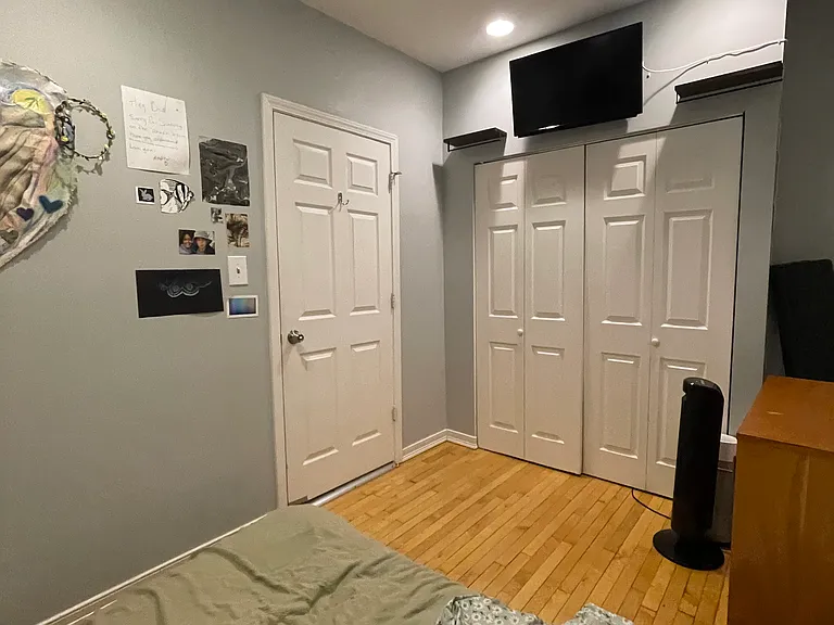 Bedroom 2 (Hallway)