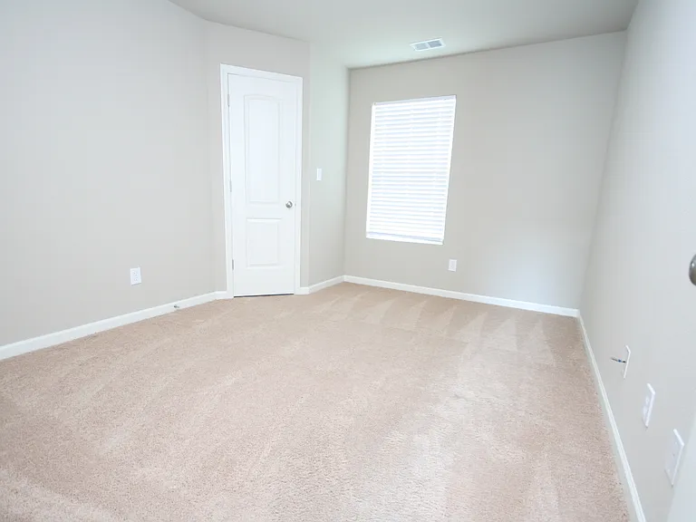 225 Bermuda Lakes Dr — Photo 3
