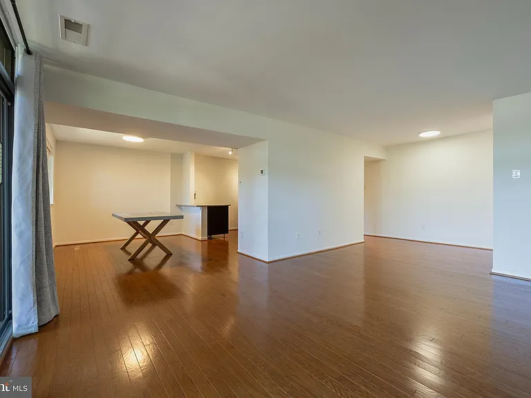 1643 Parkcrest Cir — Photo 19