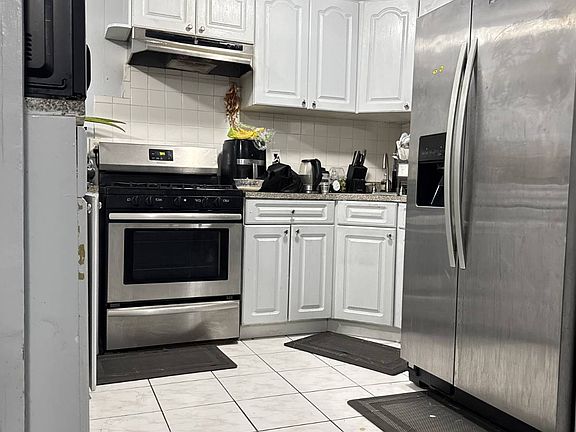5th image of 11626 Merrick Blvd
