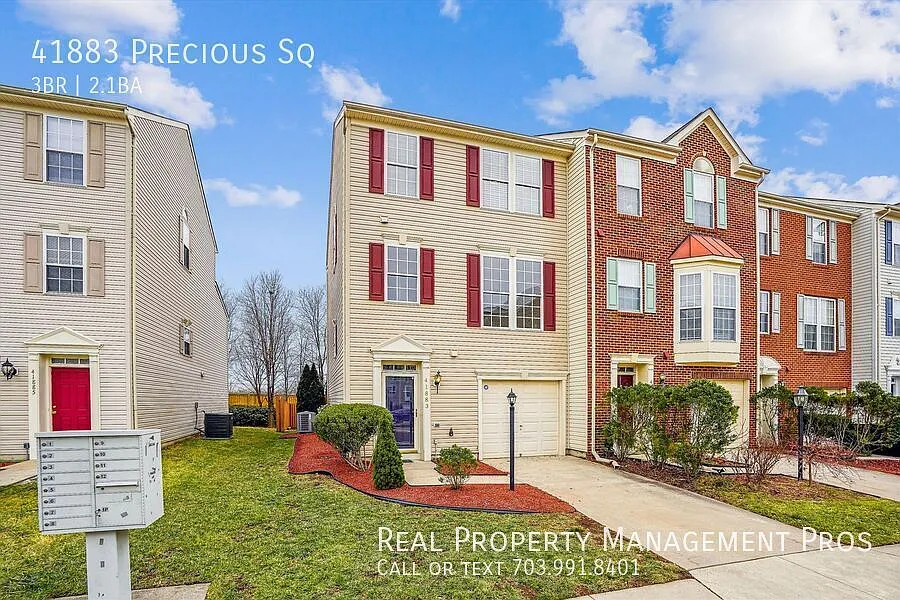 Coming Soon-Beautiful and well-maintained end unit townhouse for rent in desirable Kirkpatrick Fa... — Photo 2