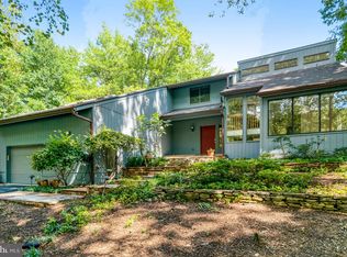 7107 Roxann Rd, Alexandria, VA 22315