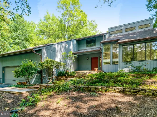 7107 Roxann Rd, Alexandria, VA 22315