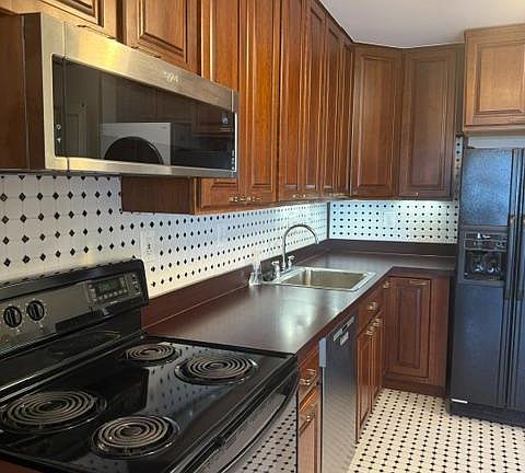 3rd image of 309 Yoakum Pkwy APT 1708