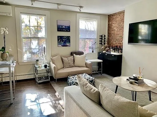 Building Photo - 40 Lawrence St #3