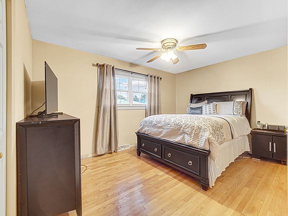 5th image of 16221 Claire Ln