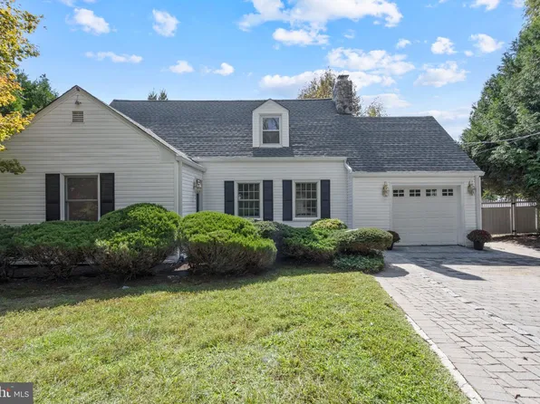 75 Hart Ave, Hopewell, NJ 08525