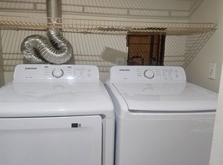 54 Library Ln, Simsbury, CT 06070