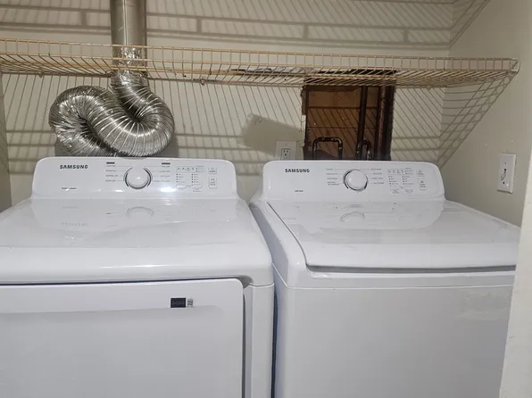 54 Library Ln, Simsbury, CT 06070