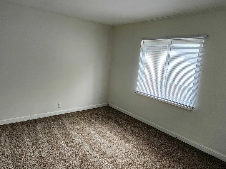 2706 Oxford Ave #4 — Photo 5