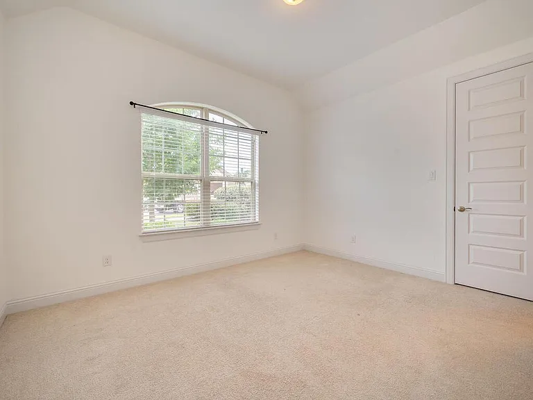 220 Oxbow Cv — Photo 5