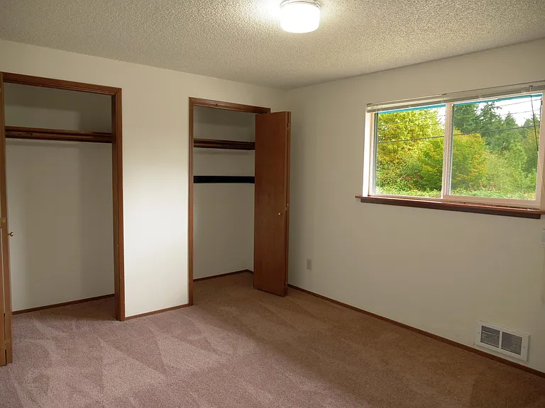 9904 46th Ave E — Photo 12