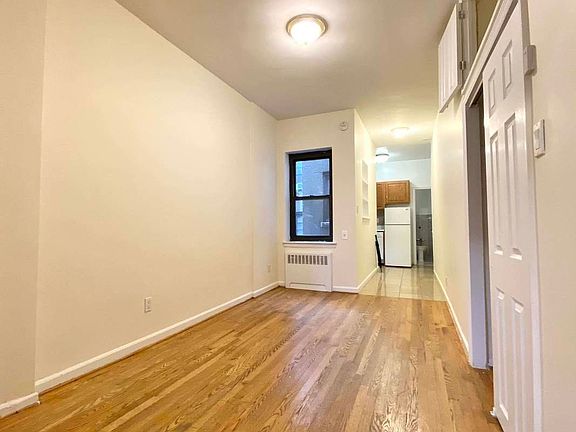 3rd image of 106 W 96th St #4