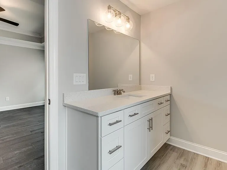 35 Sudderth St — Photo 11