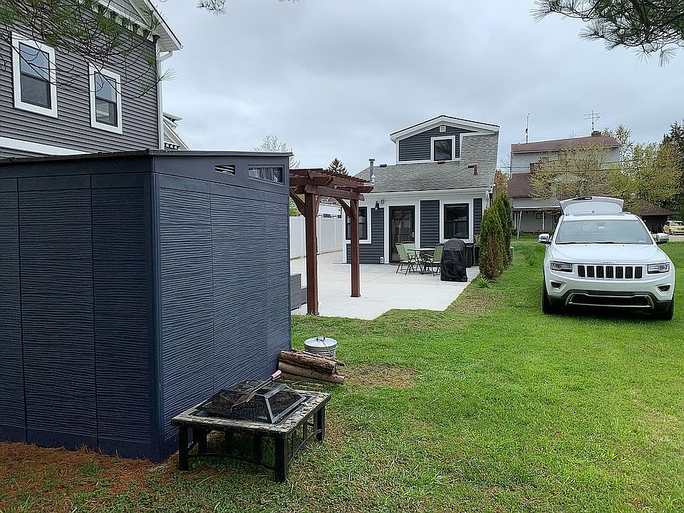 2nd image of 225 Jackson Ave