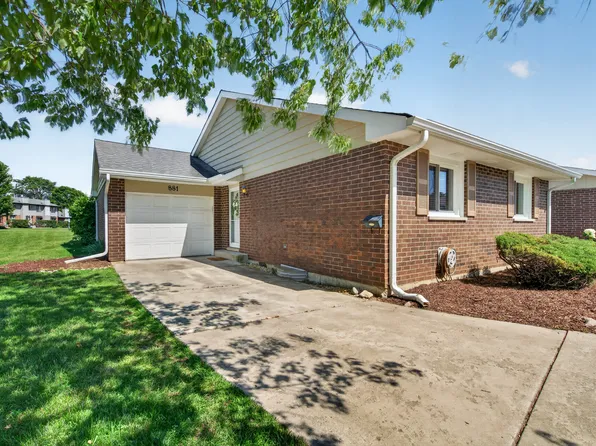 881 Heatherbrook Ct, Wheaton, IL 60189