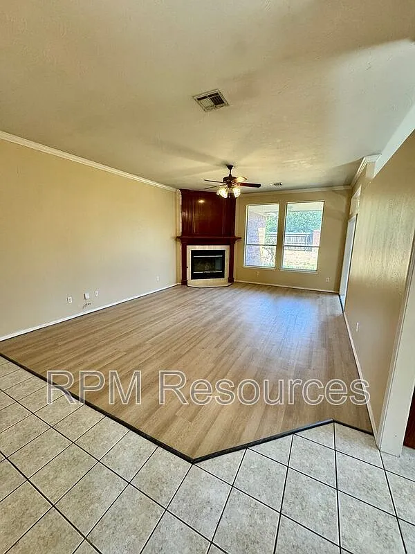 3 bed, 2.0 bath, 2078 sqft, $1,595 — Photo 3