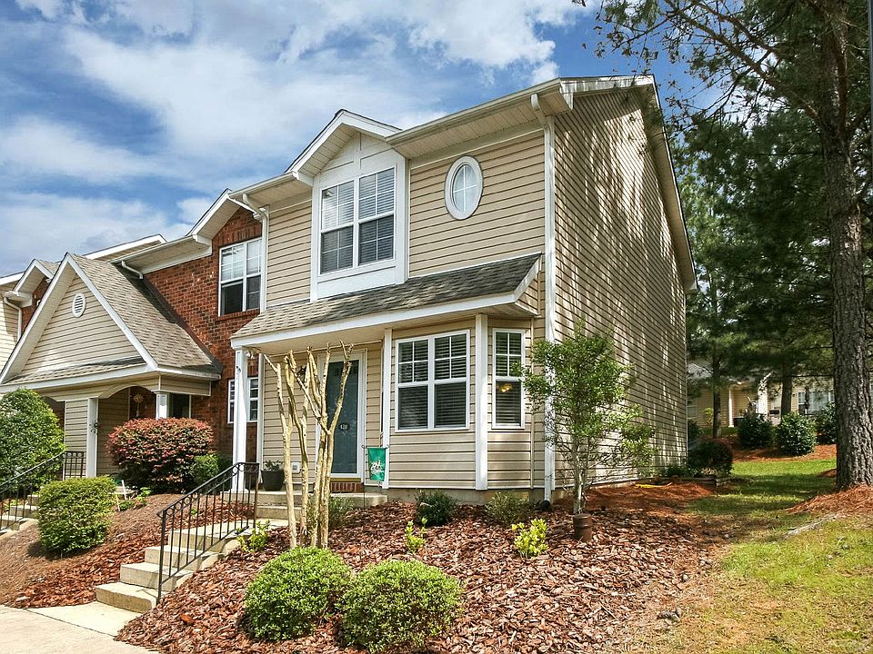 Exquisitely maintained end unit