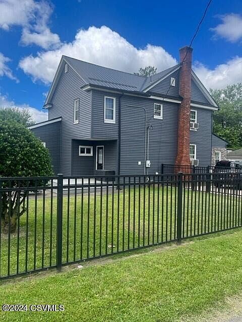 2nd image of 1246 N River Ave