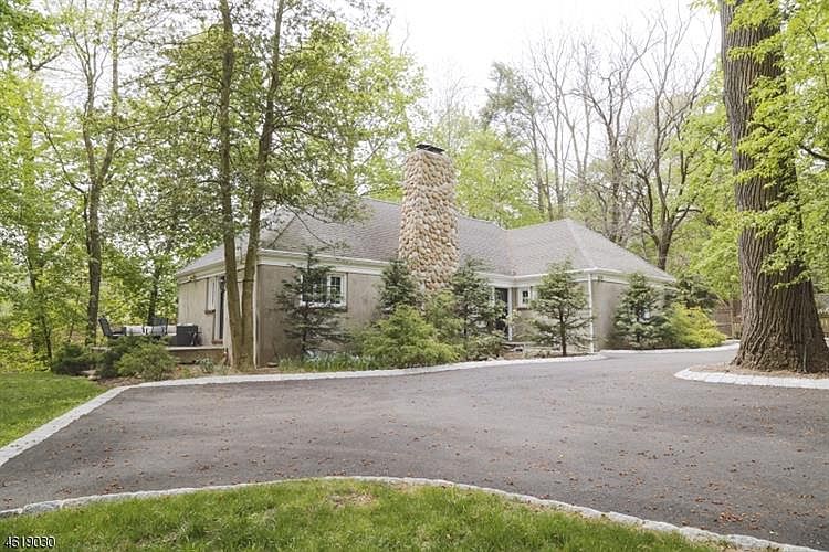 1st image of 52 Wildwood Ave
