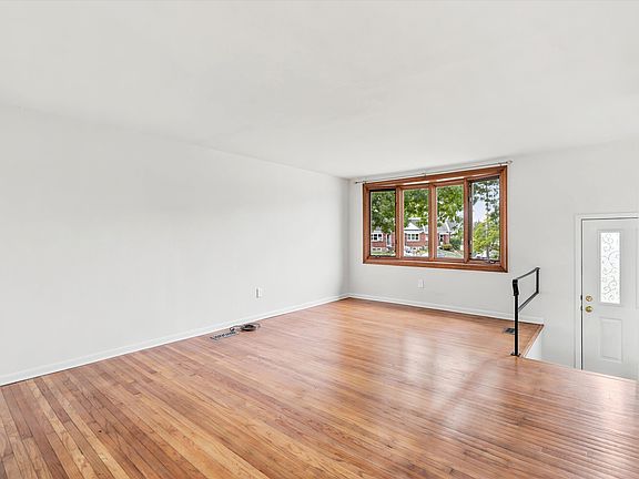 2nd image of 889 Oxford Ave