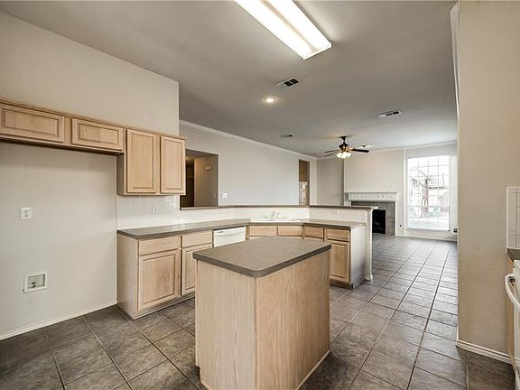 3rd image of 4609 Seneca Dr