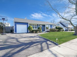 35 Okane St, Central Islip, NY