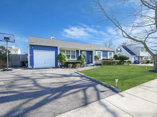 35 OKane Street, Central Islip, NY 11722