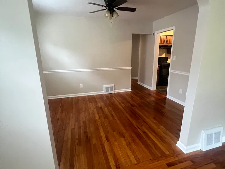 472 E 222nd St #1 — Photo 5