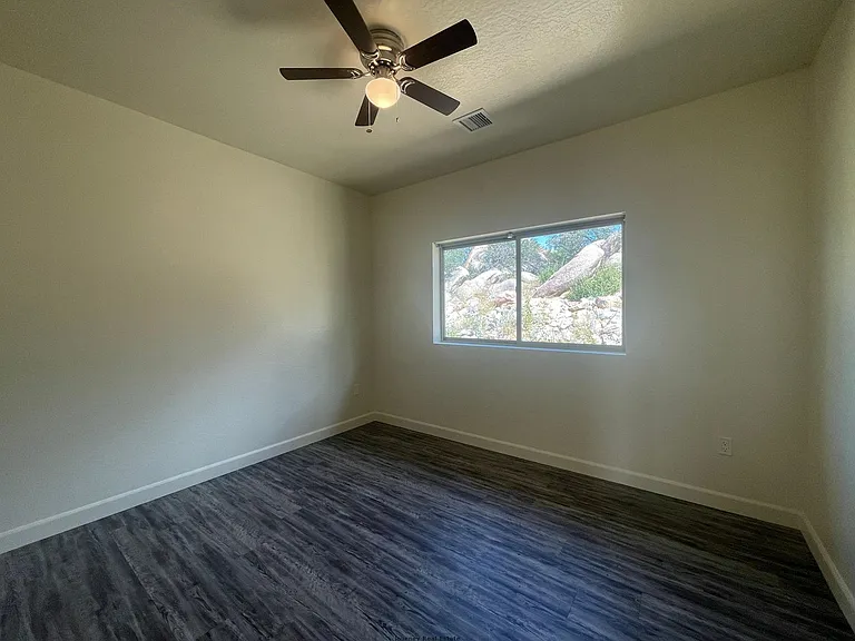 1668 W Iron Springs Rd Building 1 — Photo 20