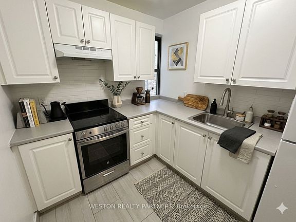 3rd image of 88 Wellesley St E #409