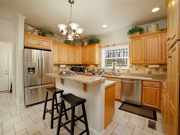 3rd image of 34 Azalea Dr