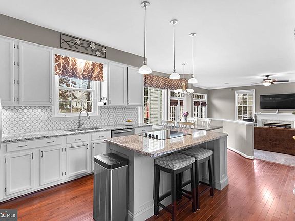 3rd image of 21389 Maidsville Ct