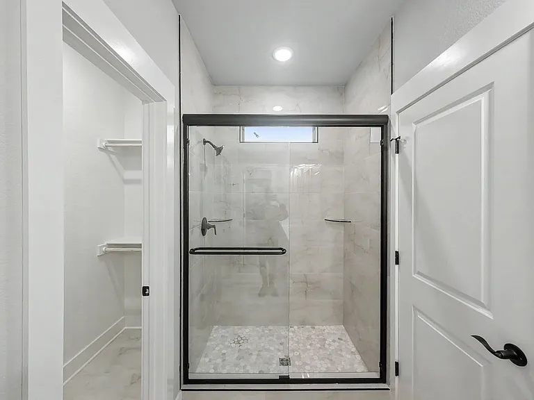 64 Islay Dr — Photo 13
