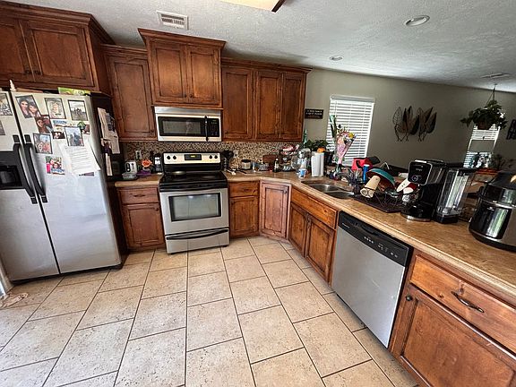 3rd image of 512 Stonemont Dr