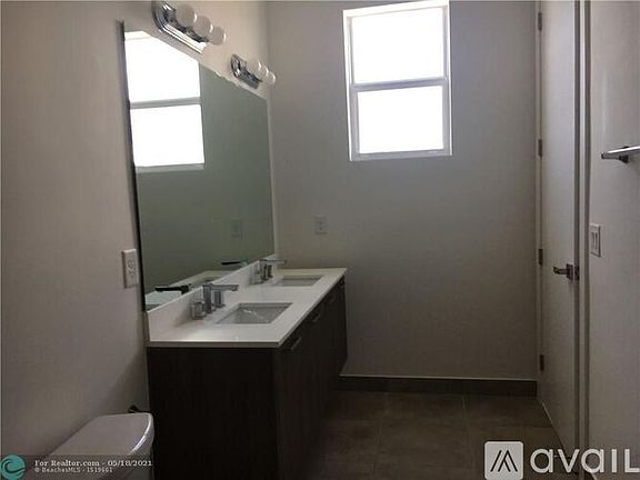 5th image of 420 NE 35th Ct #33334