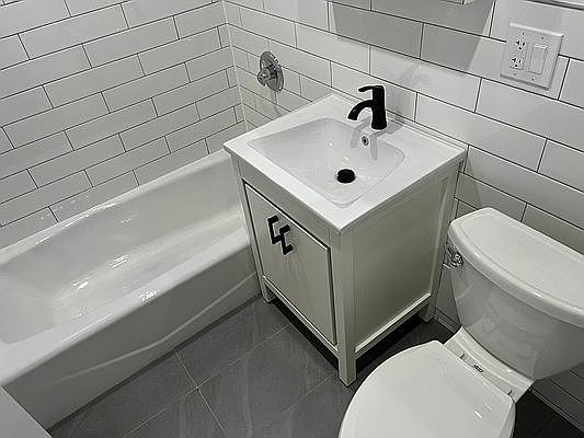 5th image of 75 Cooper St #1N