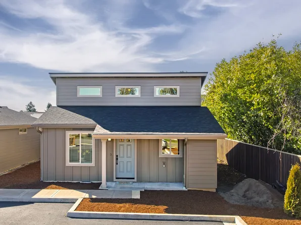 12240 Meadowlawn Dr, Oregon City, OR 97045