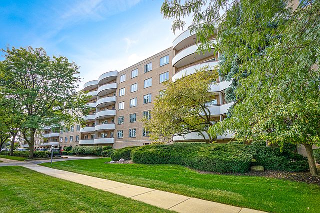 1st image of 6400 N Cicero Ave APT 215